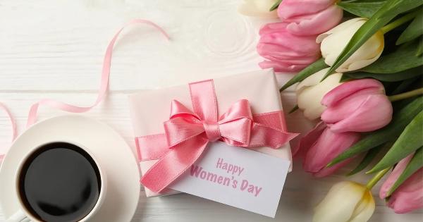 Thiết kế thiệp sinh nhật minimalist với bố cục sạch sẽ, font chữ tinh tế và điểm nhấn màu sắc tối giản